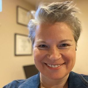 Meet your Posher, Cynthia